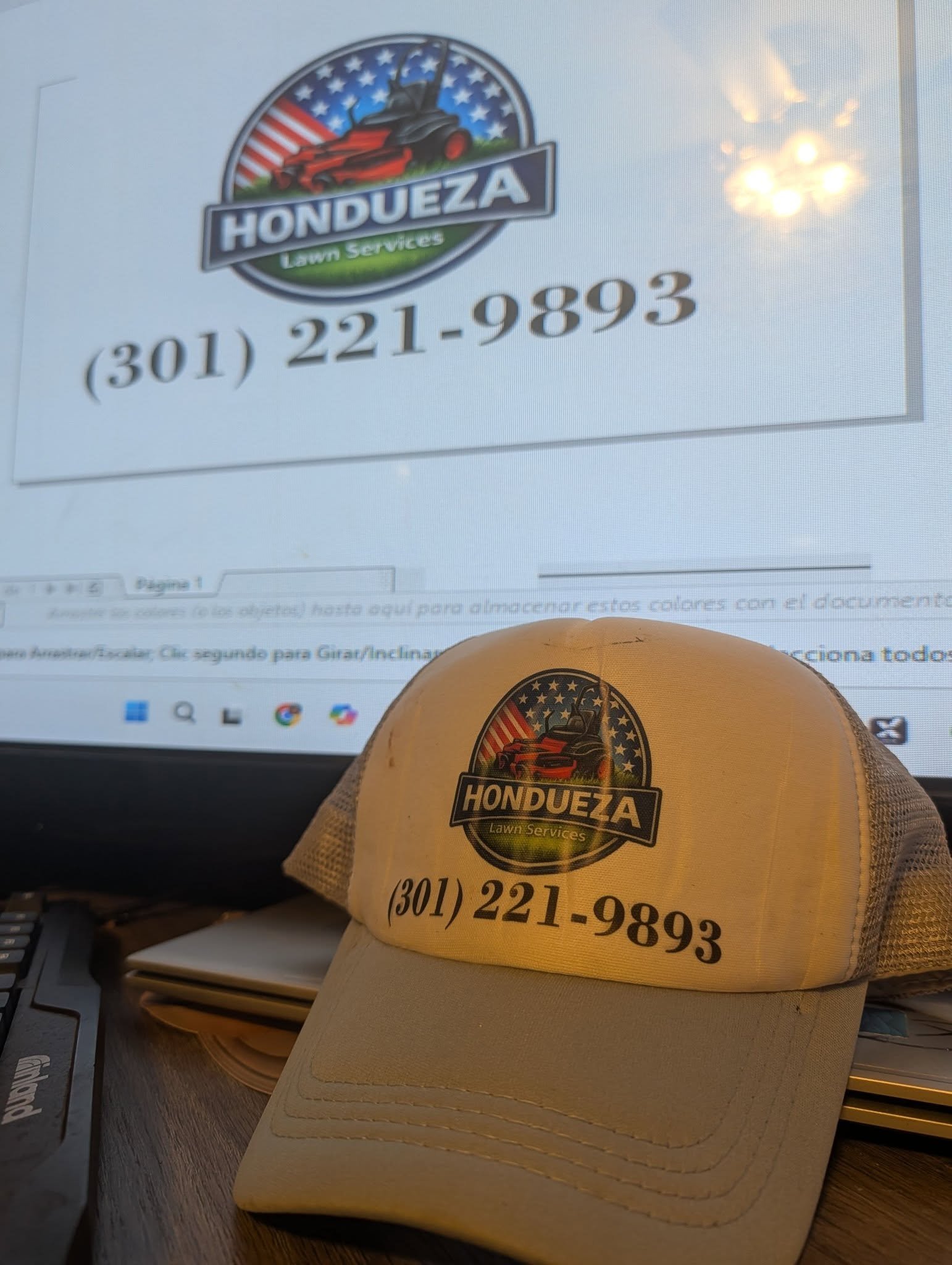 Gorra personalizada con logo de negocio